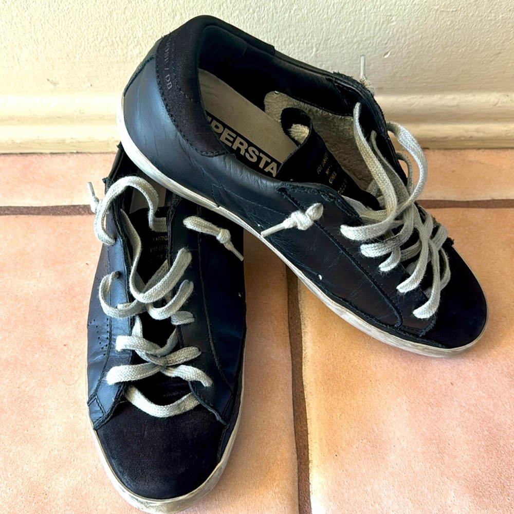 Near new Golden Goose SuperStar size 7=40